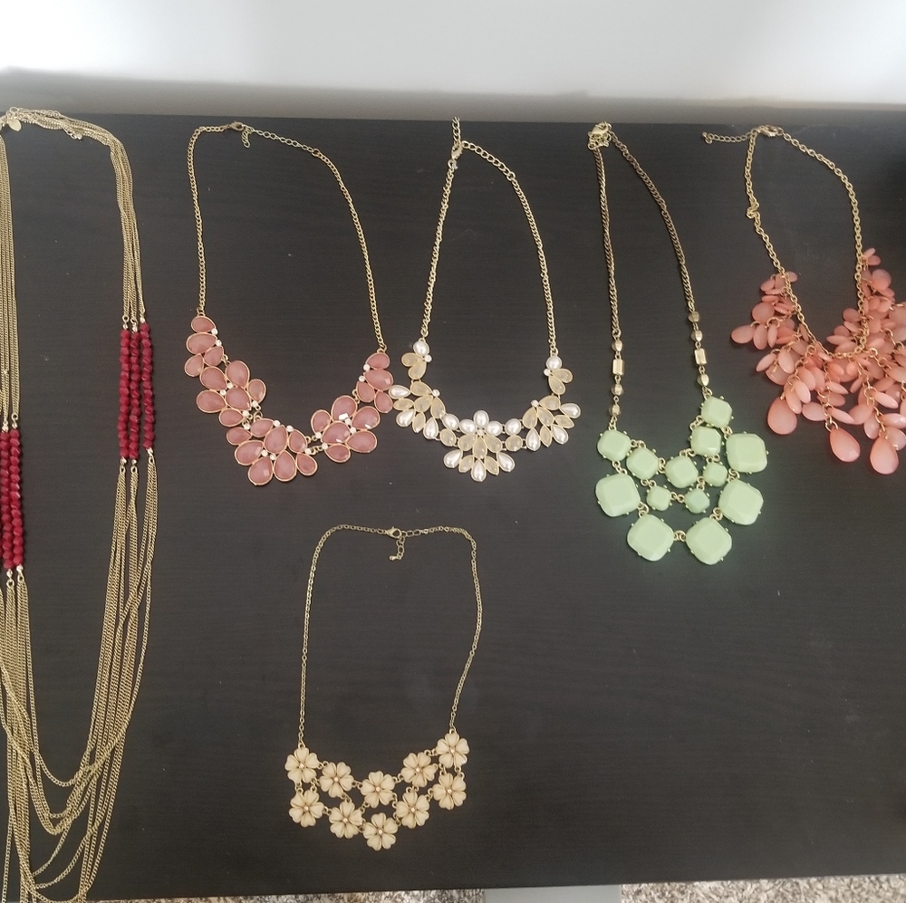 HUGE necklace bundle! 6 necklaces total